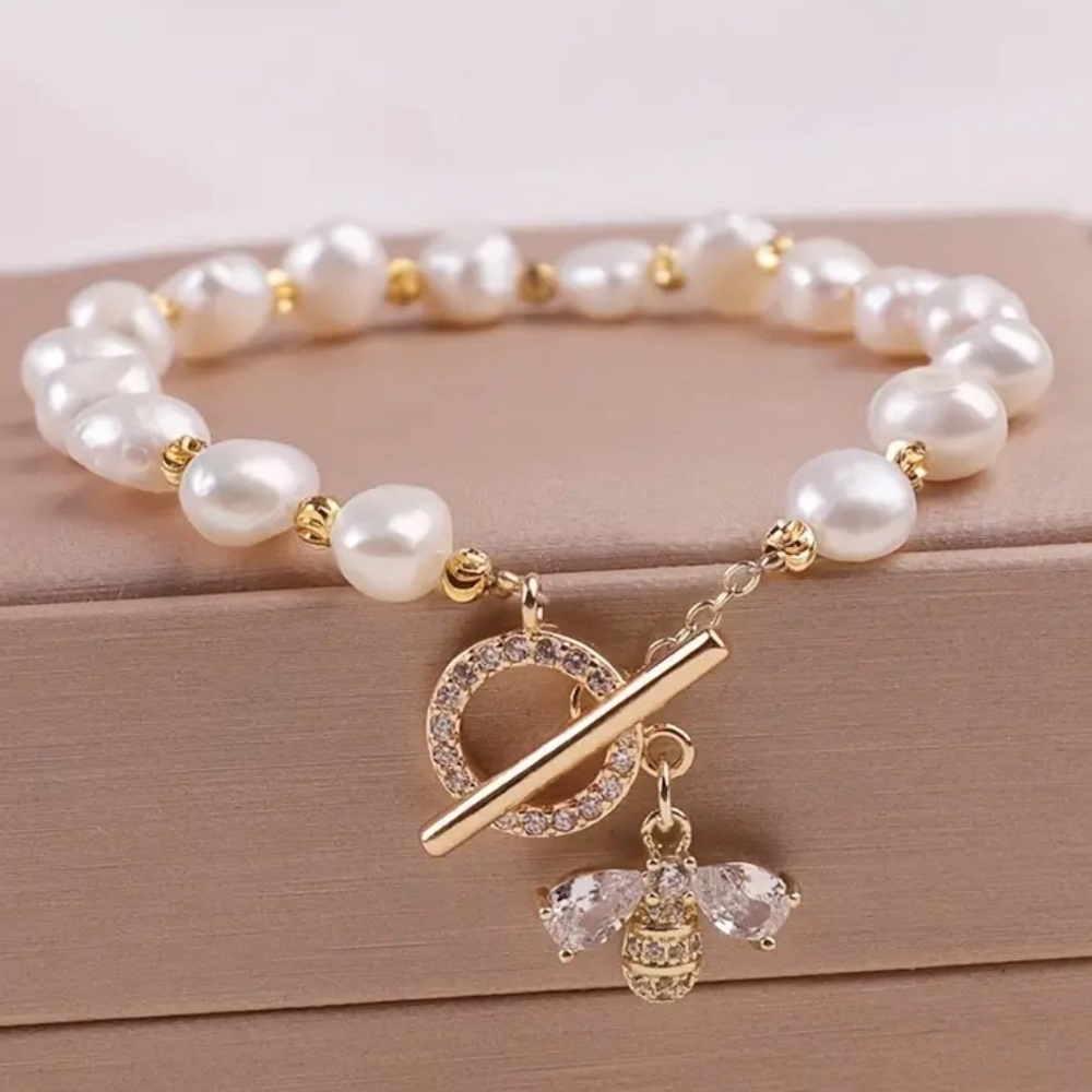 Bracelet. 6.6” faux irregular shape pearl beads. Crystals with bee closure. NIP